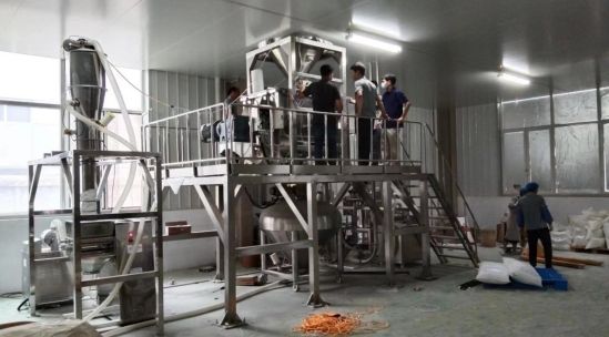 寵物飼料上料、混合、儲存、輸送、包裝生產線安裝調試現場